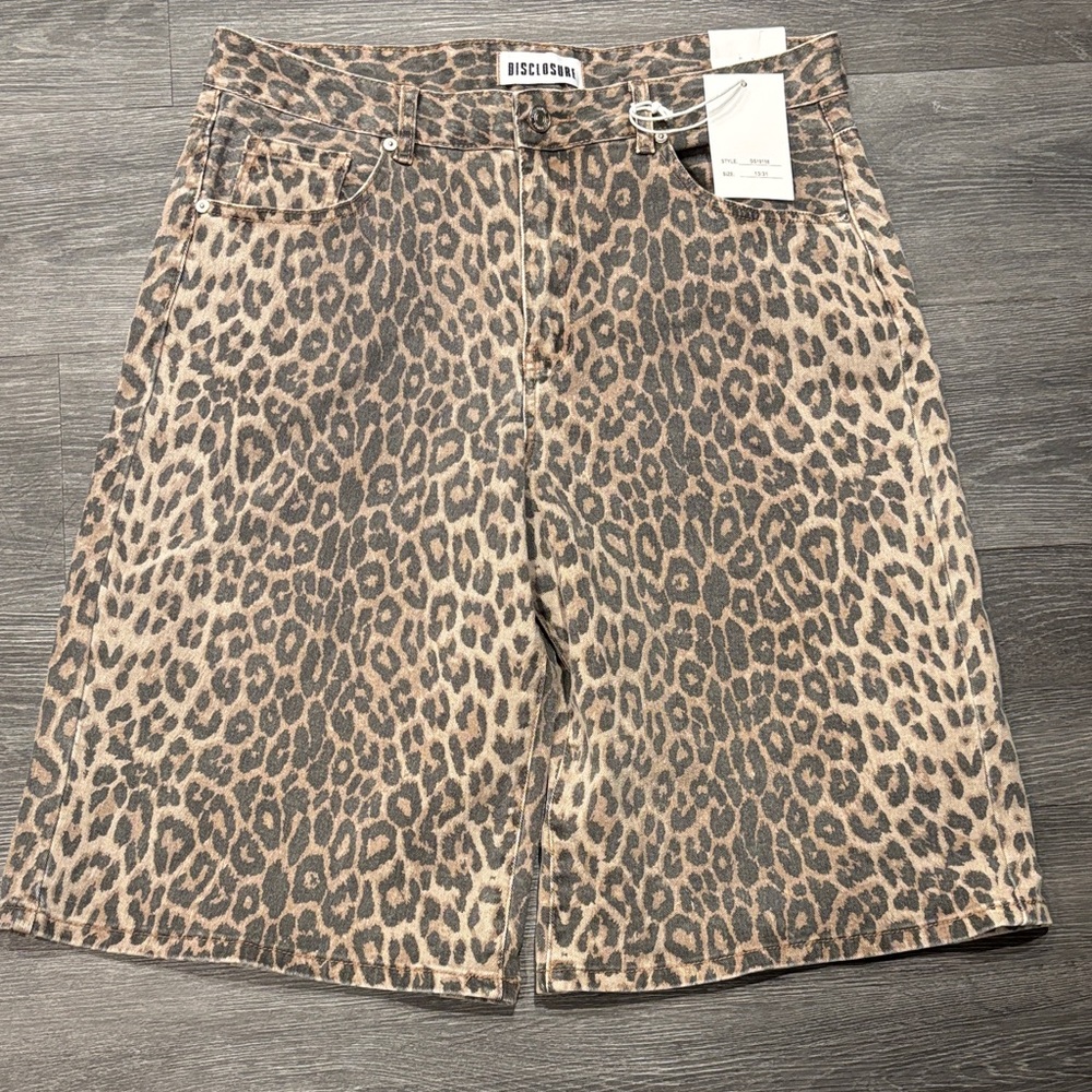 DISCOVER Women's Leopard Print Jean Shorts